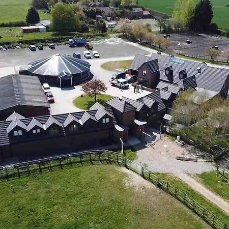 Hanaverian Suit With Amazing Views Of Stud Farm. Driffield Extérieur photo